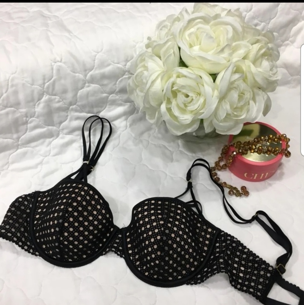 NWT 34D Victoria’s Secret Caged Bra Lace